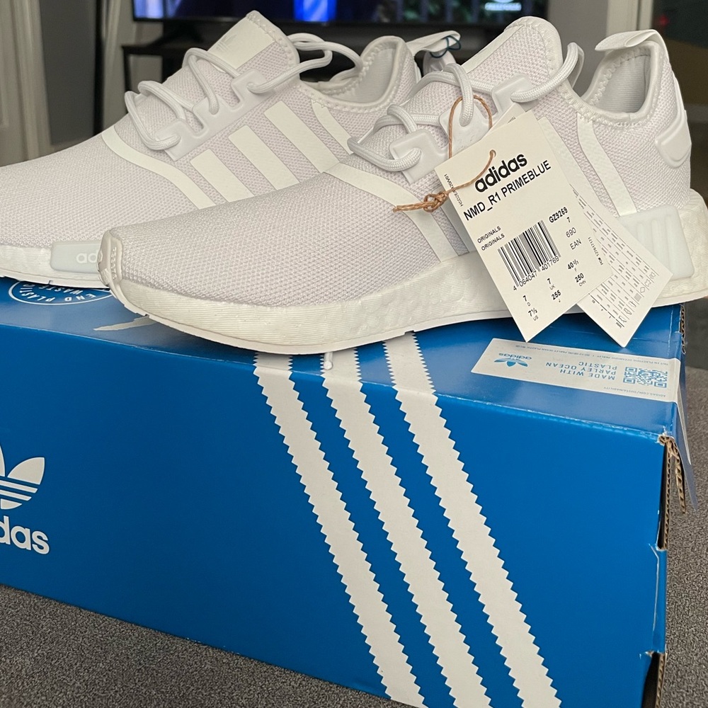 NWT ADIDAS NMD_R1 PRIMEBLUE